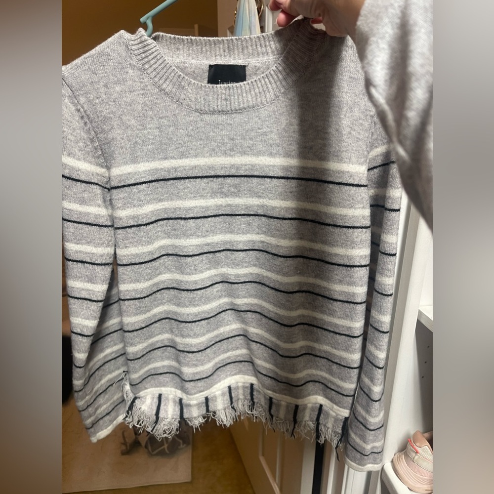 Women’s Sweater Small